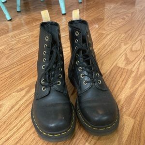 Dr. Martens VEGAN 1460’s Airware Size 7
